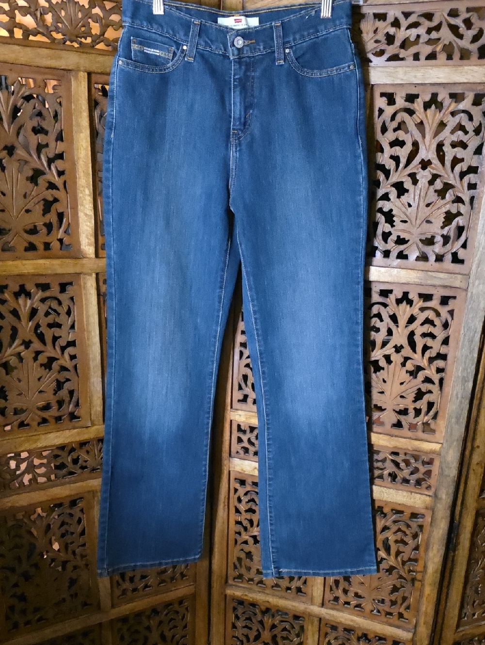 NWOT Levi’s 512 bootcut women’s 10M perfectly slimming silver detail jeans